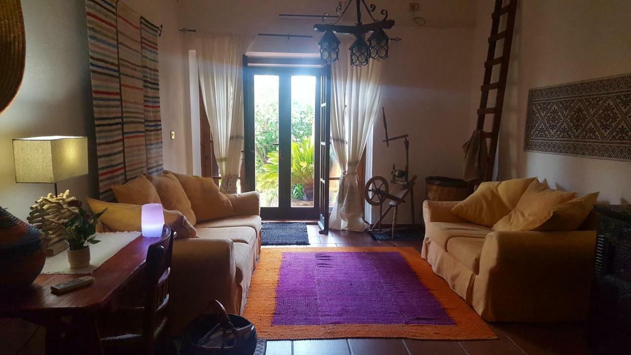 Su Carreri Bed and Breakfast Armungia Buitenkant foto